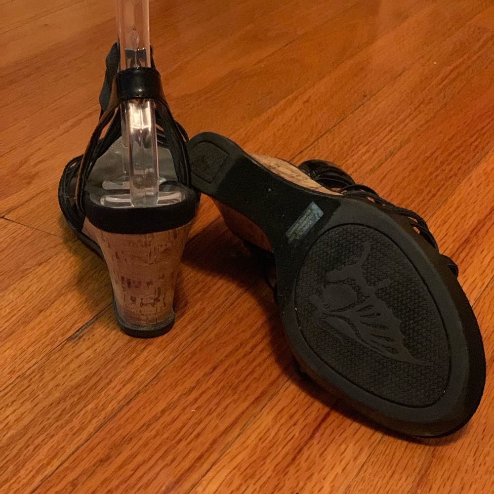 SANDALS - Picture 2 of 3